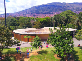 View of a cultural space in Medellín's Comuna 13 surrounded by trees and mountains